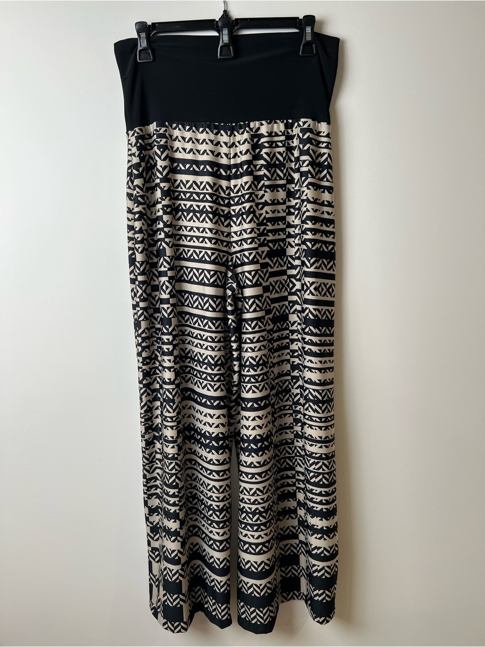 New Directions skirt pants women’s size, small black and white geometric pattern